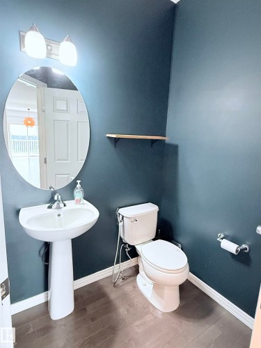 7819 173 Avenue Nw, Edmonton, AB - Indoor Photo Showing Bathroom