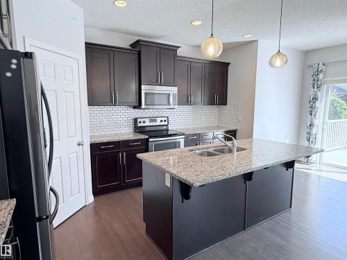 7819 173 Avenue Nw, Edmonton, AB - Indoor Photo Showing Kitchen With Stainless Steel Kitchen With Double Sink With Upgraded Kitchen