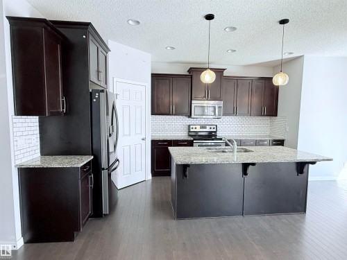 7819 173 Avenue Nw, Edmonton, AB - Indoor Photo Showing Kitchen With Stainless Steel Kitchen With Double Sink With Upgraded Kitchen