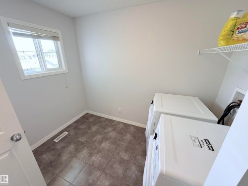 7819 173 Avenue Nw, Edmonton, AB - Indoor