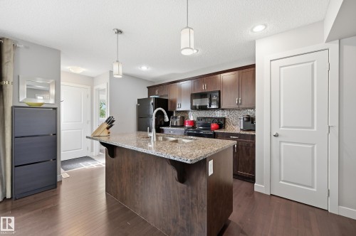 704 176 Street Sw, Edmonton, AB - Indoor Photo Showing Kitchen With Double Sink With Upgraded Kitchen