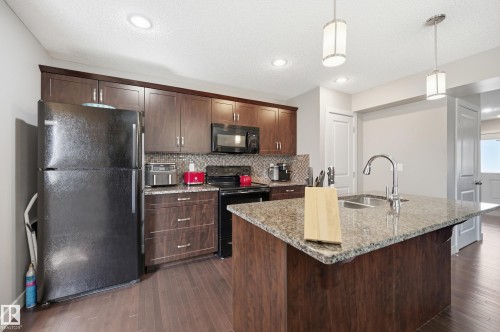 704 176 Street Sw, Edmonton, AB - Indoor Photo Showing Kitchen With Double Sink