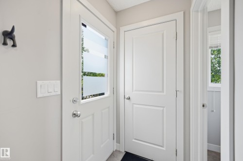 704 176 Street Sw, Edmonton, AB - Indoor Photo Showing Other Room