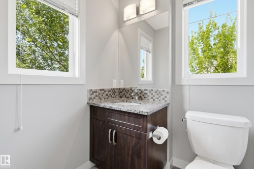 704 176 Street Sw, Edmonton, AB - Indoor Photo Showing Bathroom