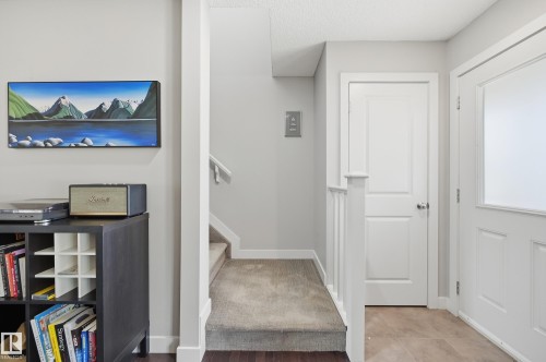 704 176 Street Sw, Edmonton, AB - Indoor Photo Showing Other Room