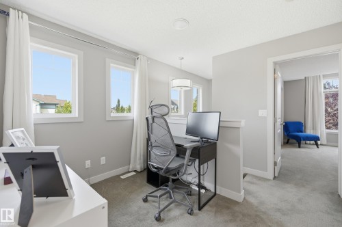 704 176 Street Sw, Edmonton, AB - Indoor Photo Showing Office