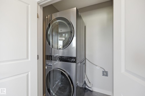 704 176 Street Sw, Edmonton, AB - Indoor Photo Showing Laundry Room
