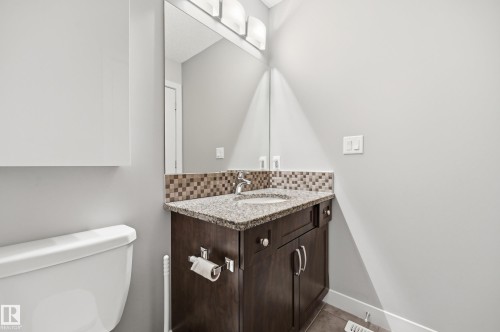 704 176 Street Sw, Edmonton, AB - Indoor Photo Showing Bathroom