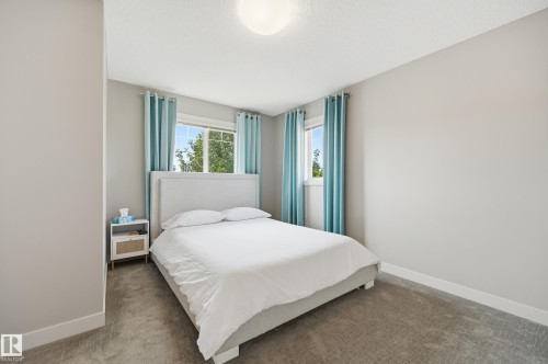 704 176 Street Sw, Edmonton, AB - Indoor Photo Showing Bedroom