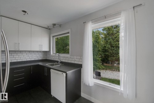 5928 11 Avenue Nw, Edmonton, AB 