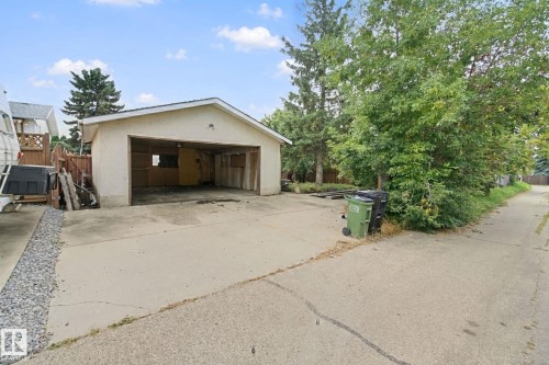 5928 11 Avenue Nw, Edmonton, AB 