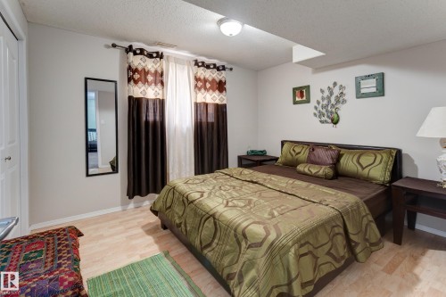 Light wood-finish flooring - 3519 22 Street Nw, Edmonton, AB 