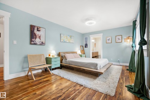 Hardwood flooring, light blue wall paint, recessed ceiling light, white window trim, and white crown molding - 11006 64 Avenue Nw, Edmonton, AB 