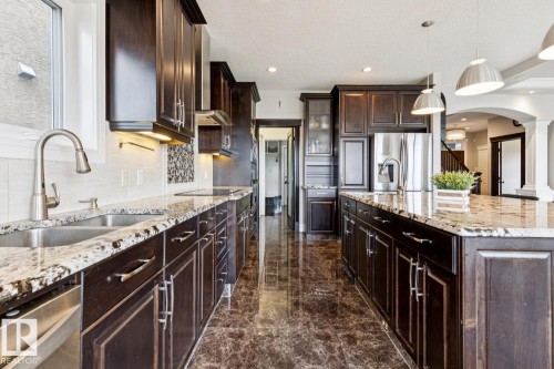 811 Albany Cove Nw, Edmonton, AB 
