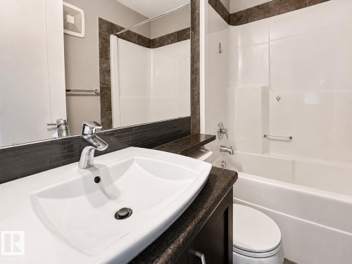 20312 42 Avenue Nw, Edmonton, AB - Indoor Photo Showing Bathroom