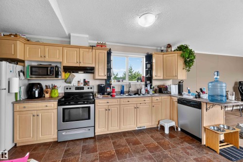 58502 Rng Rd 273, Rural Westlock County, AB - Indoor Photo Showing Kitchen With Double Sink
