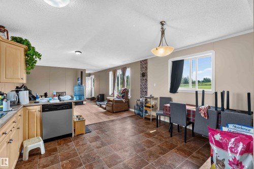 58502 Rng Rd 273, Rural Westlock County, AB - Indoor