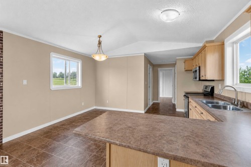 58502 Rng Rd 273, Rural Westlock County, AB - Indoor Photo Showing Kitchen With Double Sink