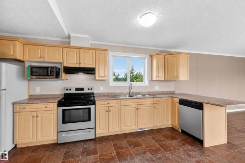 58502 Rng Rd 273, Rural Westlock County, AB - Indoor Photo Showing Kitchen With Double Sink