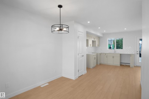 21305 131A Avenue Nw, Edmonton, AB 