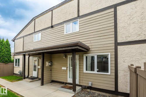 Stucco and horizontal siding exterior, covered entry, concrete walkway, and an enclosed yard - 716 Clareview Rd Nw, Edmonton, AB 