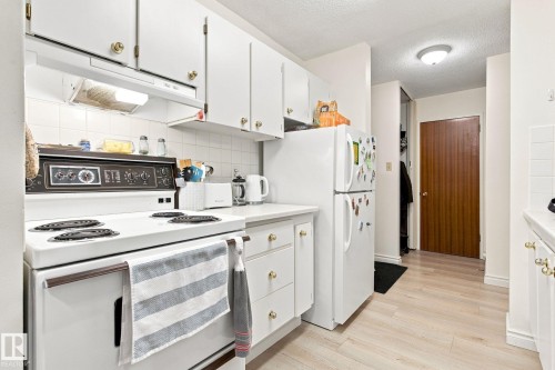 White cabinetry with gold-tone hardware - #1507 9835 113 St Nw, Edmonton, AB 
