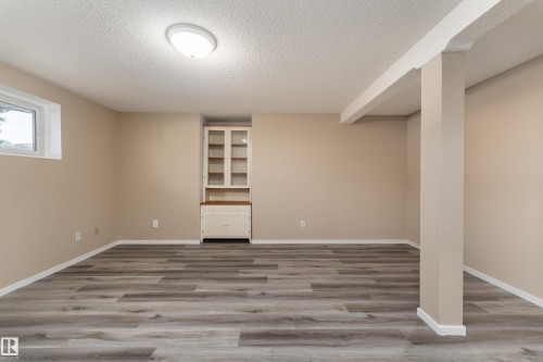 2512 46A Street Nw, Edmonton, AB 