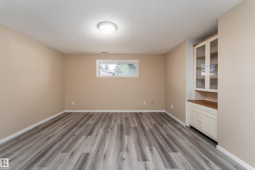 2512 46A Street Nw, Edmonton, AB 