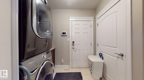 Light-toned wall paint, white trim, and a paneled door - 1232 Cunningham Drive Sw, Edmonton, AB 
