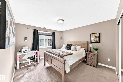 Neutral-toned walls complement the carpeted flooring - #418 279 Suder Greens Dr Nw, Edmonton, AB 