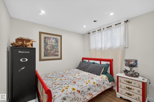 1122 Allendale Crescent, Sherwood Park, AB - Indoor Photo Showing Bedroom