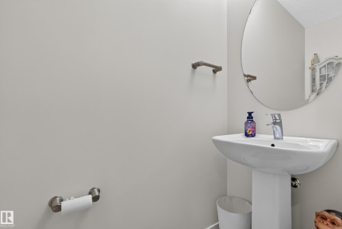 1122 Allendale Crescent, Sherwood Park, AB - Indoor Photo Showing Bathroom