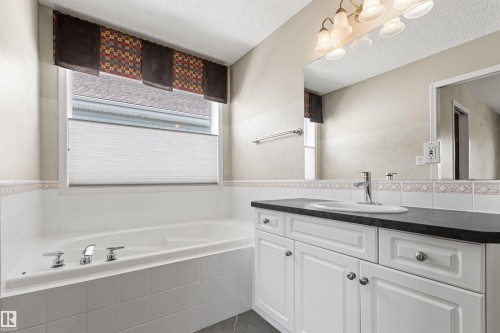 172 Galland Crescent Nw, Edmonton, AB 