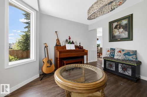 12327 43 Street Nw, Edmonton, AB 