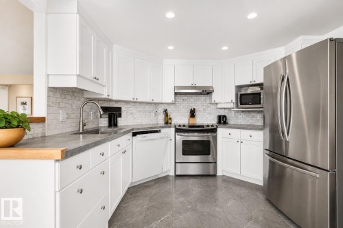 12327 43 Street Nw, Edmonton, AB 