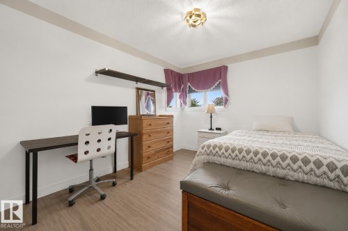 12327 43 Street Nw, Edmonton, AB 