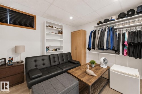 12327 43 Street Nw, Edmonton, AB 