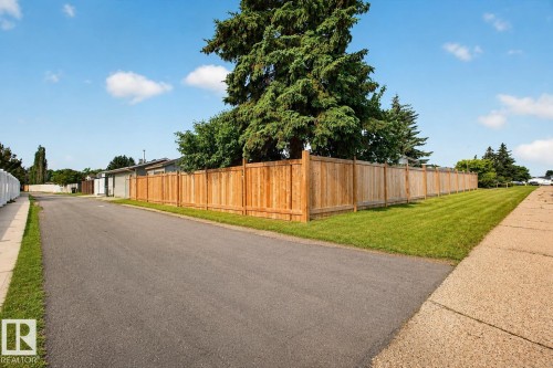 12327 43 Street Nw, Edmonton, AB 