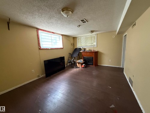 11825 67 Street Nw, Edmonton, AB 