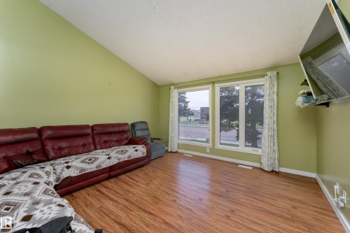 Vaulted ceiling with wood-finish flooring - 17928 93 Ave Nw, Edmonton, AB 