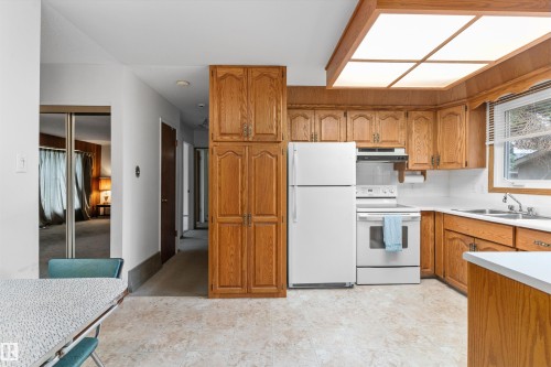 8827 138 Avenue Nw, Edmonton, AB 