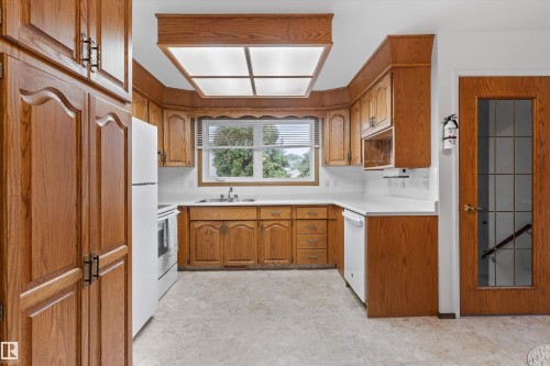 8827 138 Avenue Nw, Edmonton, AB 
