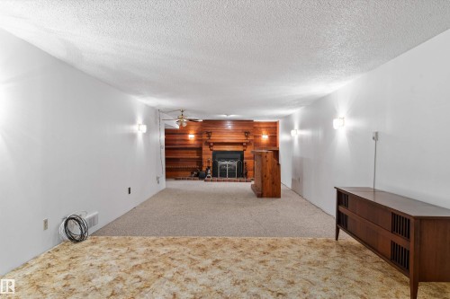 8827 138 Avenue Nw, Edmonton, AB 