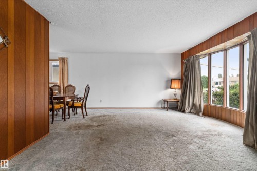 8827 138 Avenue Nw, Edmonton, AB 