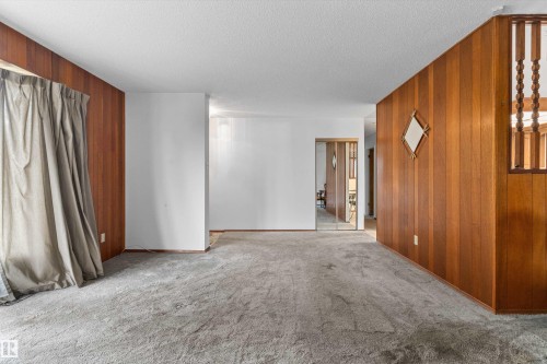 8827 138 Avenue Nw, Edmonton, AB 