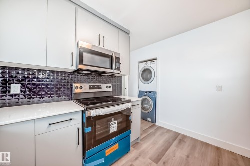 9126 152 St Nw, Edmonton, AB - Indoor Photo Showing Kitchen