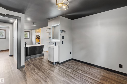 9507 170 Avenue Nw, Edmonton, AB 