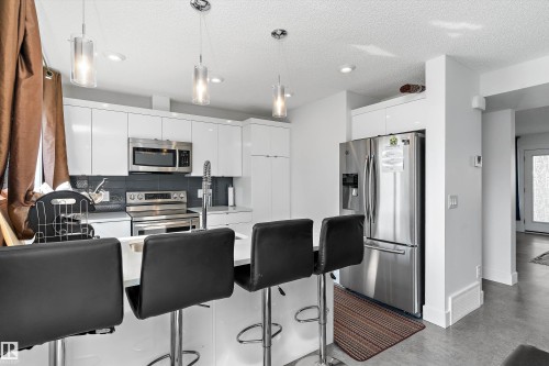 #6 16335 84 St Nw, Edmonton, AB - Indoor Photo Showing Kitchen With Upgraded Kitchen