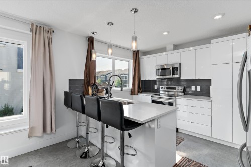 #6 16335 84 St Nw, Edmonton, AB - Indoor Photo Showing Kitchen With Upgraded Kitchen