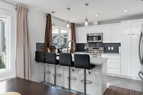 #6 16335 84 St Nw, Edmonton, AB - Indoor Photo Showing Kitchen With Upgraded Kitchen